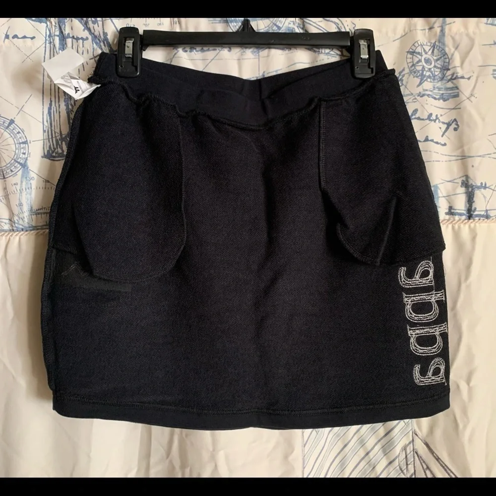 KAPPA
AUTHENTIC GLENDA SKIRT
Women – Black Smoke-pink Ltred Cherry - Picture 10 of 13